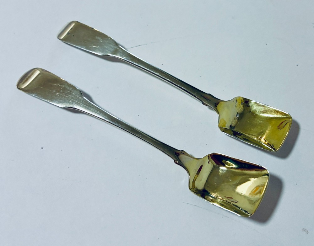 A pair of Georgian silver salt shovels featuring rectangular silver-gilt shovel bowls and smooth fiddle pattern handles. View IV