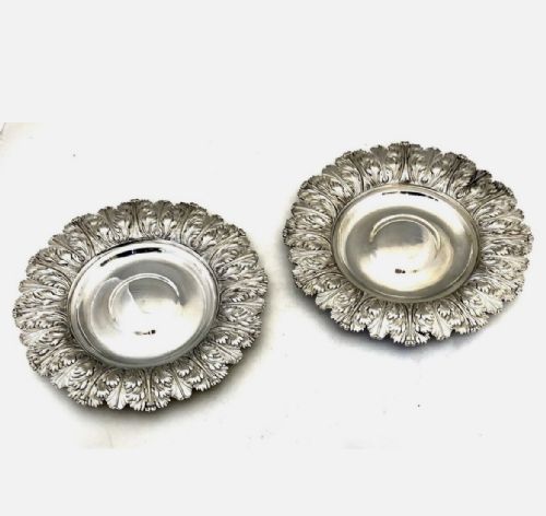 PAIR OF ANTIQUE GEORGE IV SILVER ALMS DISHES BY SAMUEL HENNELL LONDON 3988OZT