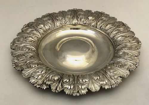 PAIR OF ANTIQUE GEORGE IV SILVER ALMS DISHES BY SAMUEL HENNELL LONDON 3988OZT - ADDITIONAL PHOTO 4