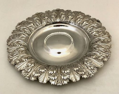 PAIR OF ANTIQUE GEORGE IV SILVER ALMS DISHES BY SAMUEL HENNELL LONDON 3988OZT - ADDITIONAL PHOTO 6