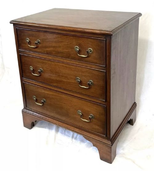 fig 2. Antique Georgian Mahogany Chest of Drawers of Small Proportions