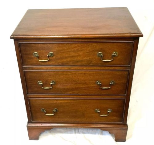 fig 3. Antique Georgian Mahogany Chest of Drawers of Small Proportions