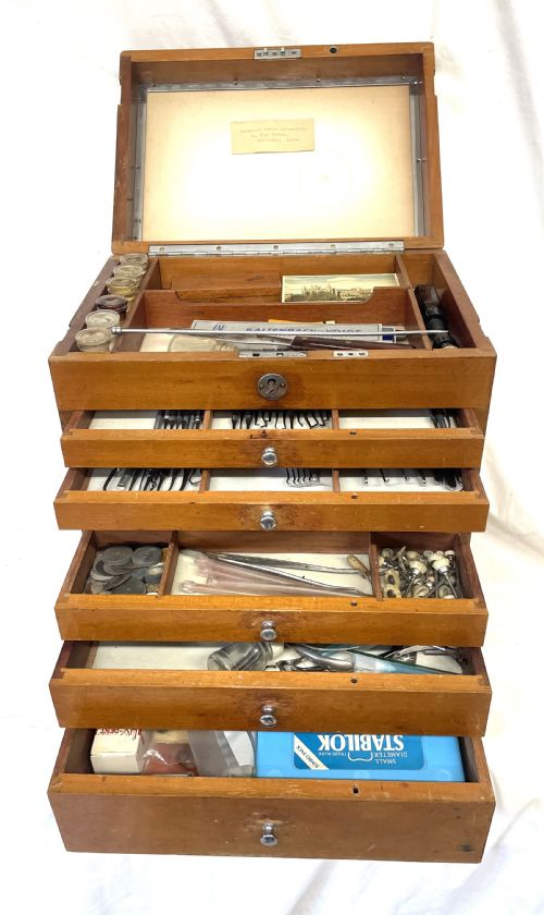 ANTIQUE VINTAGE WOODEN DENTIST APOTHECARY CABINET WITH 6 DRAWERS AND EQUIPMENT - ADDITIONAL PHOTO 7