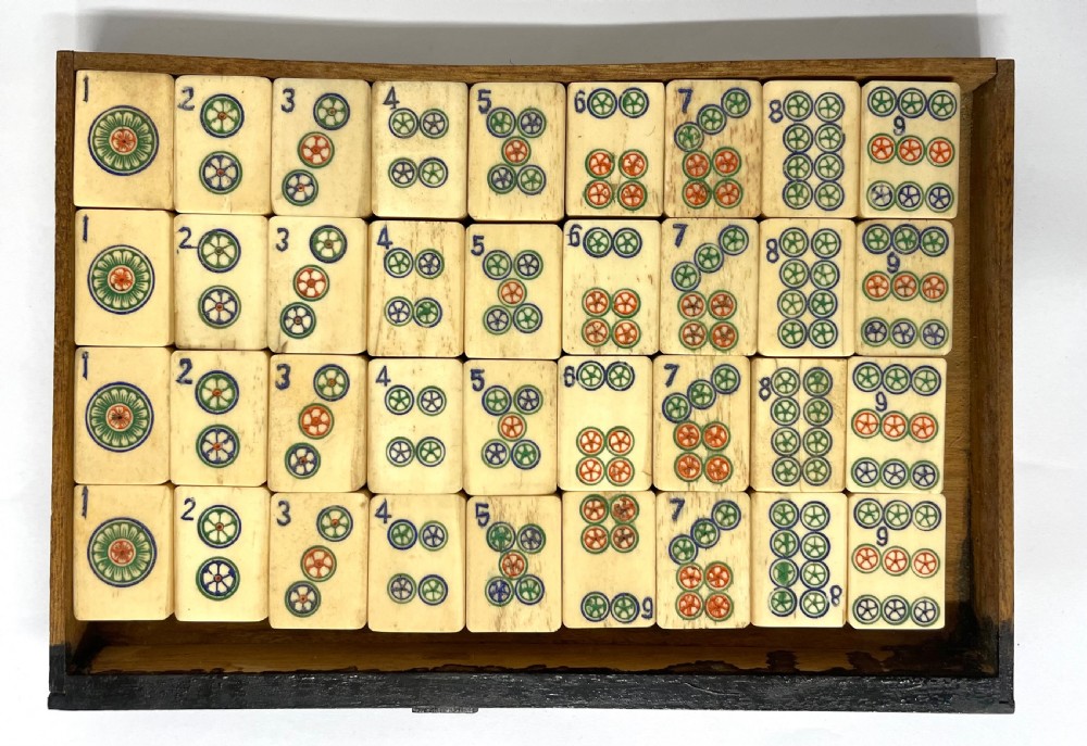 Antique Mah Jong Mahjong Set with Superb Carved Carrying Case & Foo Dogs Handle View XIV