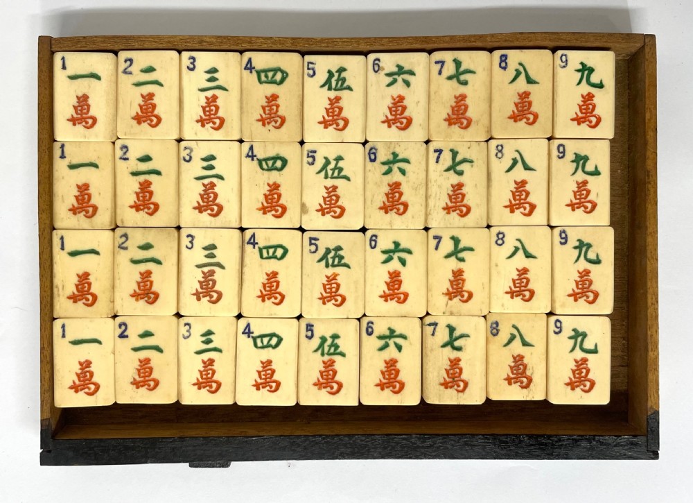 Antique Mah Jong Mahjong Set with Superb Carved Carrying Case & Foo Dogs Handle View XV