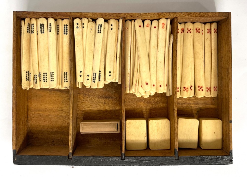 Antique Mah Jong Mahjong Set with Superb Carved Carrying Case & Foo Dogs Handle View XVI