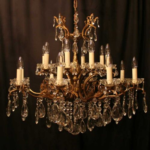 An Italian Gilded Brass 16 Light Antique Chandelier