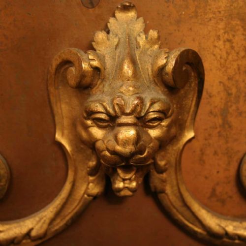 A FRENCH PAIR OF BRONZE LION JARDINIERES - ADDITIONAL PHOTO 3
