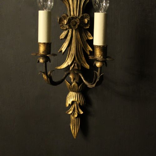 FLORENTINE PAIR OF GILTWOOD WALL LIGHTS - ADDITIONAL PHOTO 1
