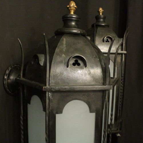 ENGLISH GOTHIC BRONZE ANTIQUE WALL LANTERNS - ADDITIONAL PHOTO 1