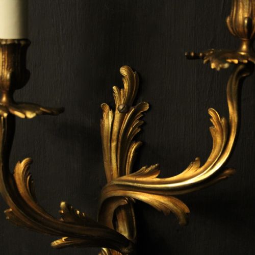 FRENCH PAIR OF GILDED BRONZE ANTIQUE WALL SCONCES - ADDITIONAL PHOTO 3