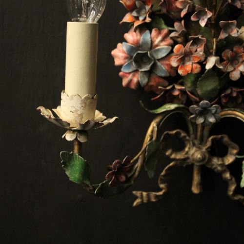 FRENCH PAIR OF TOLEWARE FLORAL WALL LIGHTS - ADDITIONAL PHOTO 3