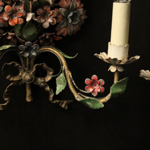 FRENCH PAIR OF TOLEWARE FLORAL WALL LIGHTS - ADDITIONAL PHOTO 7