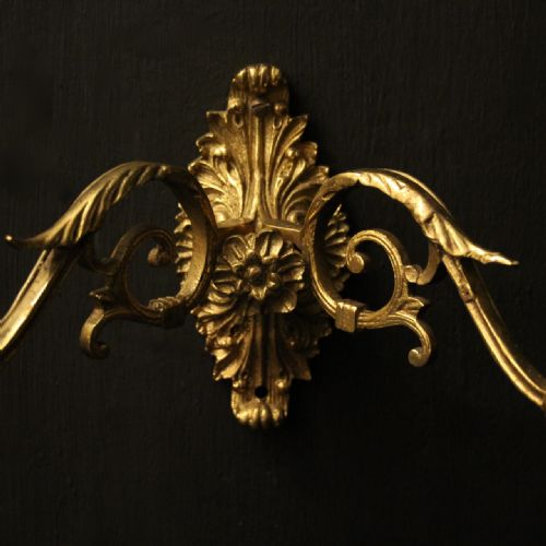 FRENCH PAIR OF GILDED BRASS ANTIQUE WALL SCONCES - ADDITIONAL PHOTO 4