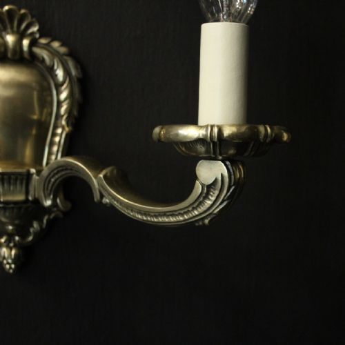 FRENCH PAIR OF BRONZE ANTIQUE WALL LIGHTS - ADDITIONAL PHOTO 4