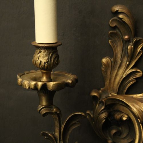 FRENCH PAIR OF BRONZE ANTIQUE WALL LIGHTS - ADDITIONAL PHOTO 2