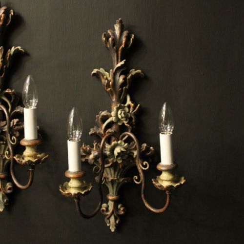 ITALIAN PAIR OF POLYCHROME GILDED ANTIQUE WALL LIGHTS - ADDITIONAL PHOTO 1