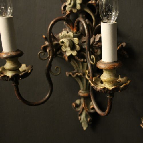 ITALIAN PAIR OF POLYCHROME GILDED ANTIQUE WALL LIGHTS - ADDITIONAL PHOTO 3