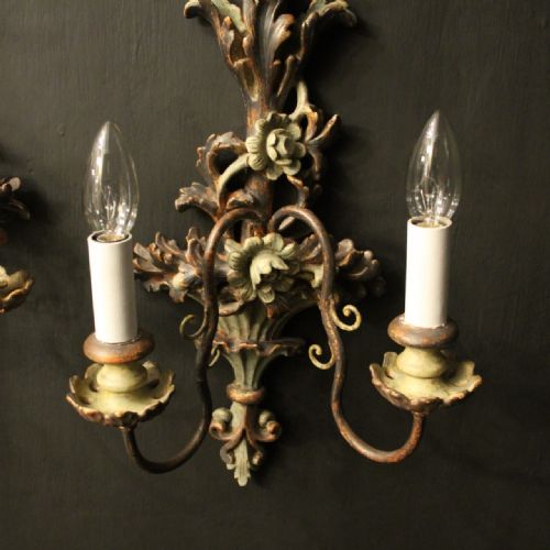 ITALIAN PAIR OF POLYCHROME GILDED ANTIQUE WALL LIGHTS - ADDITIONAL PHOTO 6