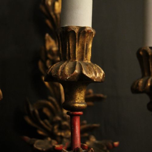 ITALIAN PAIR OF POLYCHROME TRIPLE ARM GILTWOOD ANTIQUE WALL LIGHTS - ADDITIONAL PHOTO 6