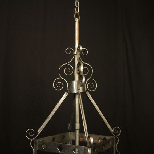 ENGLISH WROUGHT IRON SINGLE LIGHT HALL ANTIQUE LANTERN - ADDITIONAL PHOTO 3