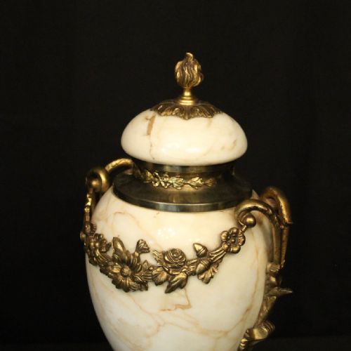 FRENCH 19TH CENTURY PAIR OF MARBLE ORMOLU CASSOLETTES - ADDITIONAL PHOTO 1
