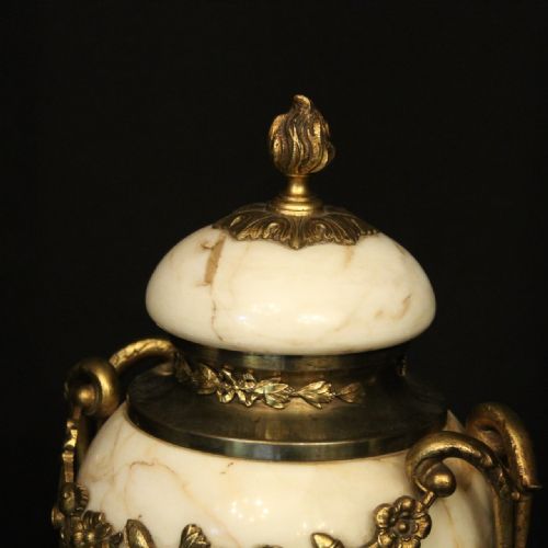 FRENCH 19TH CENTURY PAIR OF MARBLE ORMOLU CASSOLETTES - ADDITIONAL PHOTO 5