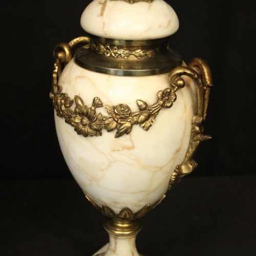 FRENCH 19TH CENTURY PAIR OF MARBLE ORMOLU CASSOLETTES - ADDITIONAL PHOTO 6