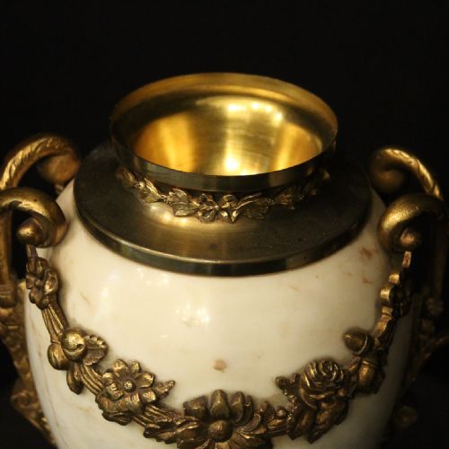 FRENCH 19TH CENTURY PAIR OF MARBLE ORMOLU CASSOLETTES - ADDITIONAL PHOTO 7