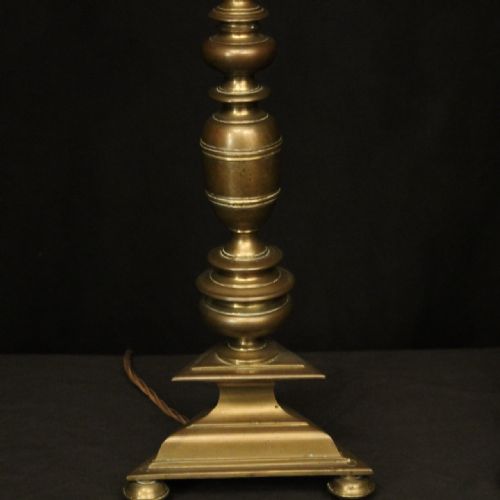 ENGLISH PAIR OF BRONZE ANTIQUE TABLE LAMPS - ADDITIONAL PHOTO 3