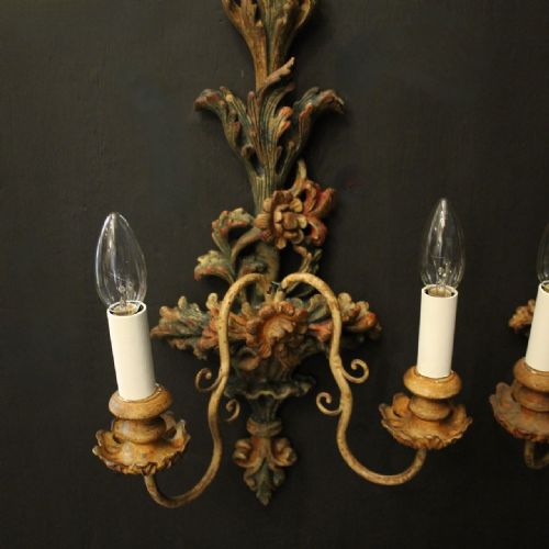 ITALIAN PAIR OF POLYCHROME GILDED ANTIQUE WALL LIGHTS - ADDITIONAL PHOTO 3