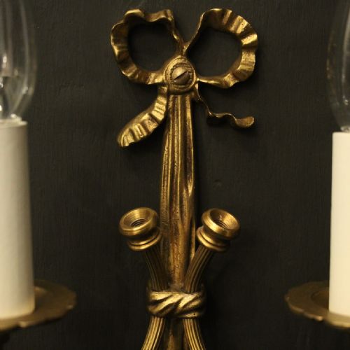 FRENCH PAIR OF GILDED BRASS RIBBON WALL LIGHTS - ADDITIONAL PHOTO 3
