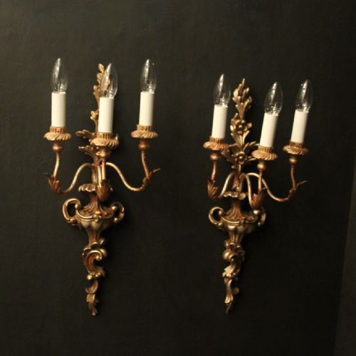 ITALIAN PAIR OF GILTWOOD TRIPLE ARM ANTIQUE WALL LIGHTS - ADDITIONAL PHOTO 1