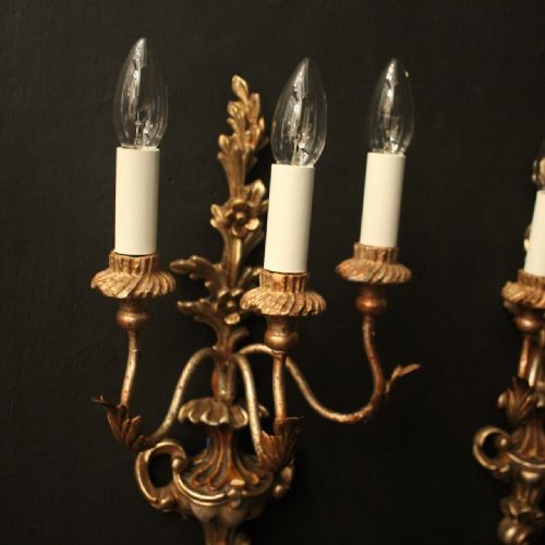 ITALIAN PAIR OF GILTWOOD TRIPLE ARM ANTIQUE WALL LIGHTS - ADDITIONAL PHOTO 4