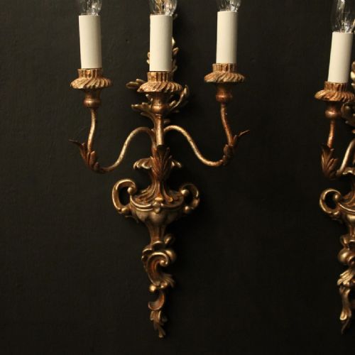 ITALIAN PAIR OF GILTWOOD TRIPLE ARM ANTIQUE WALL LIGHTS - ADDITIONAL PHOTO 5