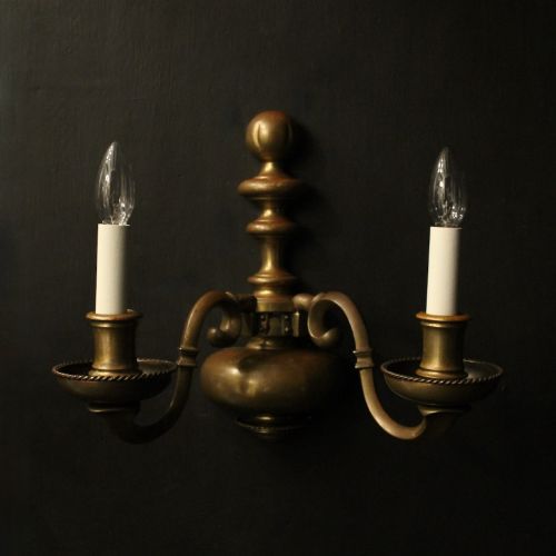 ENGLISH SET OF THREE BRONZE ANTIQUE WALL LIGHTS - ADDITIONAL PHOTO 1