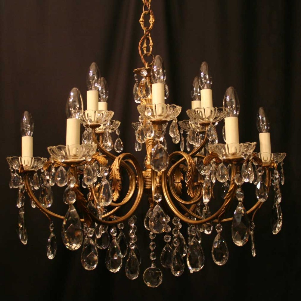 An Italian Gilded Cast Brass 12 Light Antique Chandelier
