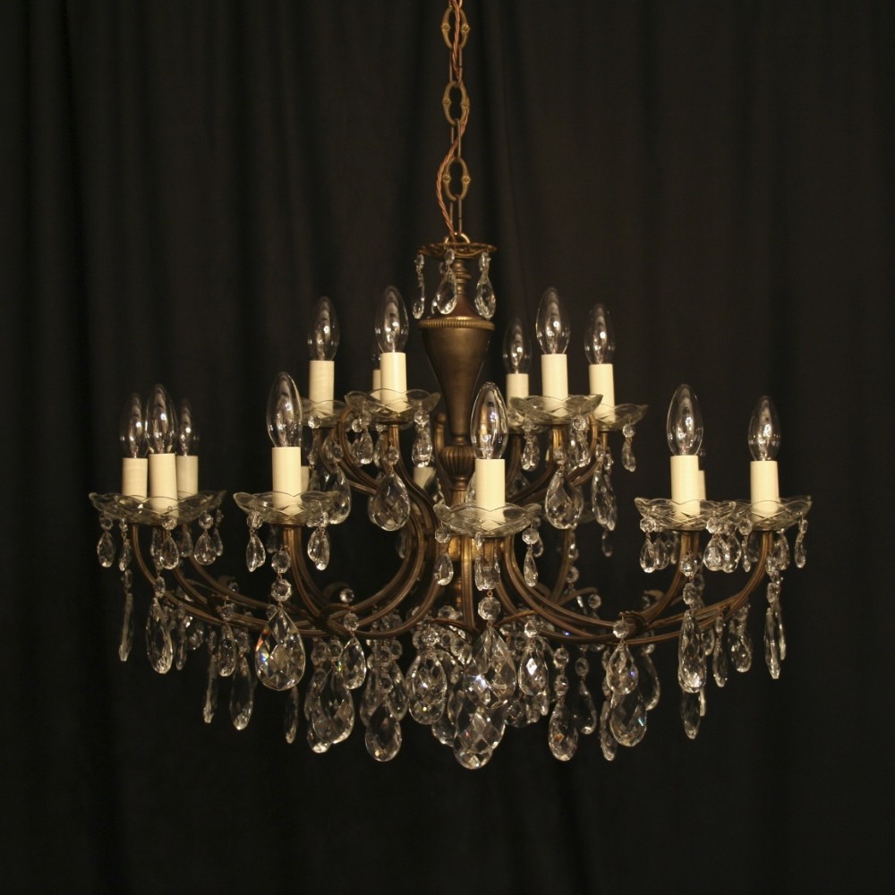 An Italian 18 Light Brass Antique Chandelier