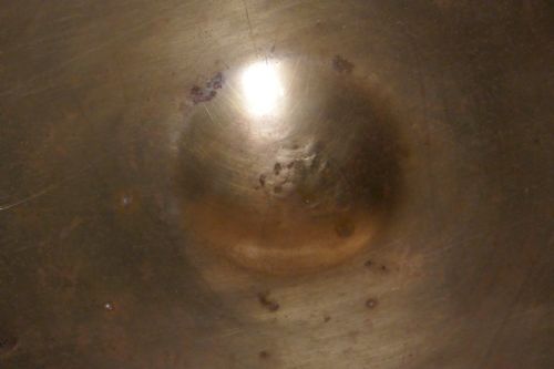 A 16TH CENTURY BRONZE BOWL - ADDITIONAL PHOTO 2