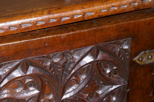 A 16TH CENTURY CARVED COFFER - ADDITIONAL PHOTO 11