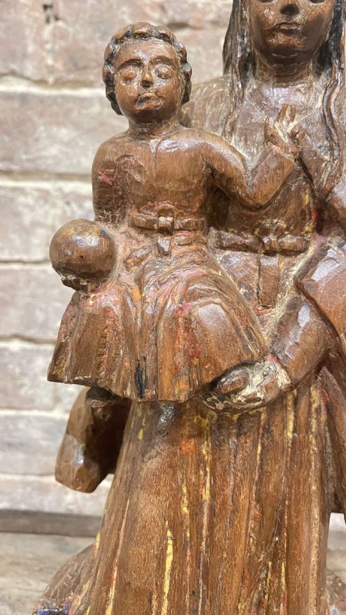 16TH CENTURY CARVED OAK MADONNA AND CHILD - ADDITIONAL PHOTO 4