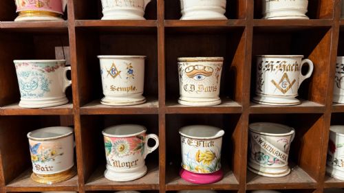 LARGE BARBERSHOP COLLECTION OF 36 AMERICAN SHAVING MUGS AND MAHOGANY STAND - ADDITIONAL PHOTO 13