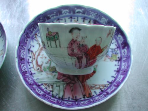CHINESE PAIR 18TH CENTURY FAMILLE ROSE PORCELAIN TEA BOWLS AND SAUCERS - ADDITIONAL PHOTO 1