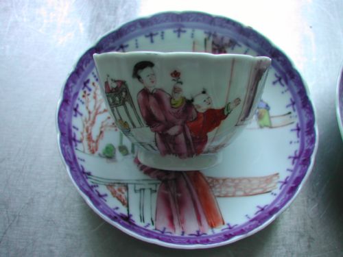 CHINESE PAIR 18TH CENTURY FAMILLE ROSE PORCELAIN TEA BOWLS AND SAUCERS - ADDITIONAL PHOTO 2