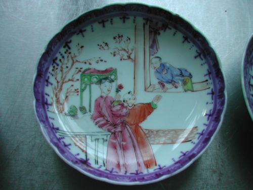 CHINESE PAIR 18TH CENTURY FAMILLE ROSE PORCELAIN TEA BOWLS AND SAUCERS - ADDITIONAL PHOTO 3