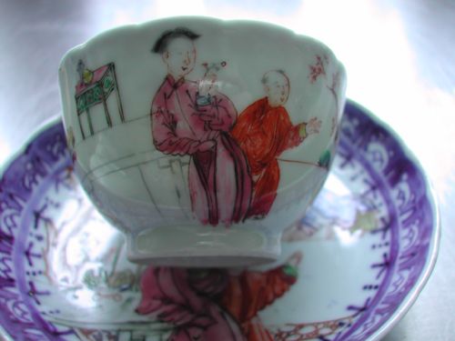 CHINESE PAIR 18TH CENTURY FAMILLE ROSE PORCELAIN TEA BOWLS AND SAUCERS - ADDITIONAL PHOTO 6