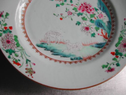 CHINESE 18TH CENTURY FAMILLE ROSE PORCELAIN PLATE DECORATED WITH THE UNUSUAL SUBJECT OF TWO SHEEP - ADDITIONAL PHOTO 1