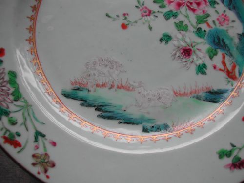 CHINESE 18TH CENTURY FAMILLE ROSE PORCELAIN PLATE DECORATED WITH THE UNUSUAL SUBJECT OF TWO SHEEP - ADDITIONAL PHOTO 3