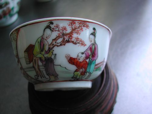 CHINESE 18TH CENTURY FAMILLE ROSE PORCELAIN TEA BOWL - ADDITIONAL PHOTO 2