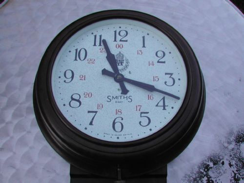 raf bakelite wall clock and mounting plate from ww2 - CATEGORY: ANTIQUE CLOCKS - DATED 1940